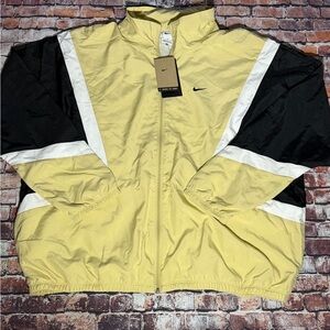 Nike Men's Windbreaker in Yellow and Black